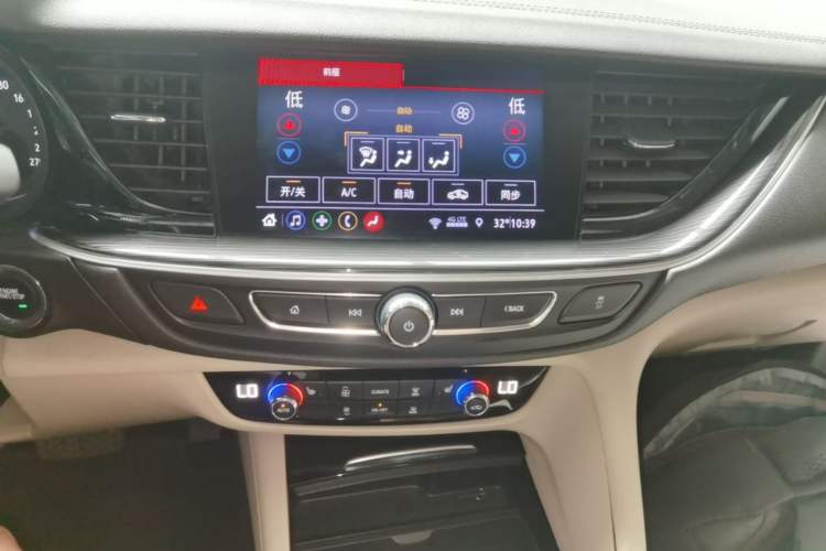 Used Buick Regal 2020 552T Elite Edition Audio And AC Panel