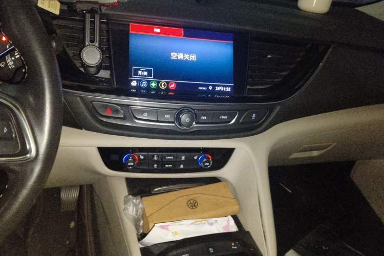 Used Buick Regal 2020 552T Elite Edition Audio And AC Panel
