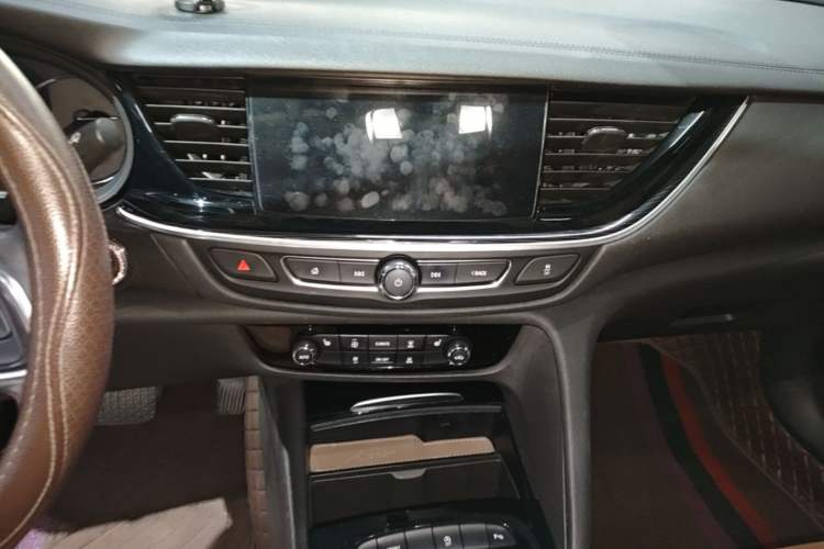 Used Buick Regal 2020 552T Luxury Version Audio And AC Panel