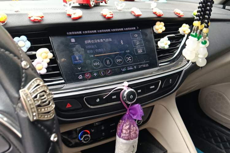 Used Buick Regal 2020 552T Elite Edition Audio And AC Panel