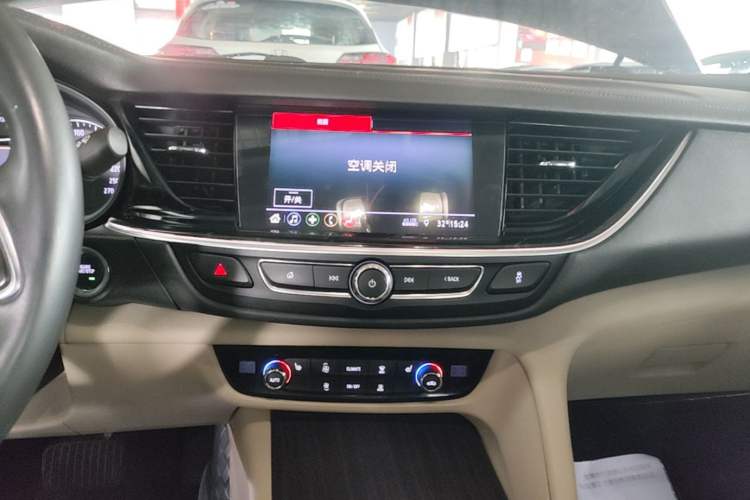 Used Buick Regal 2020 552T Elite Edition Audio And AC Panel