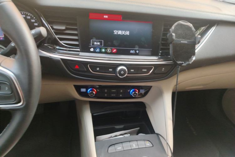 Used Buick Regal 2020 552T Elite Edition Audio And AC Panel