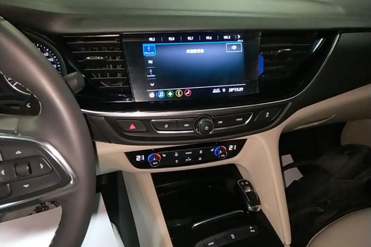 Used Buick Regal 2020 552T Elite Edition Audio And AC Panel