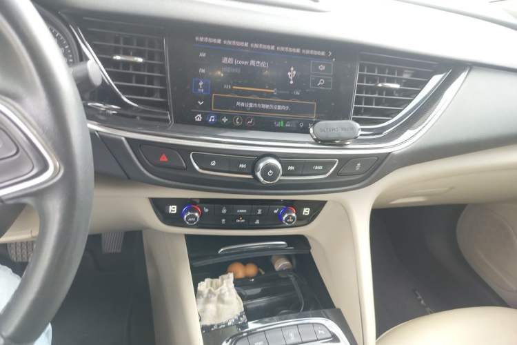 Used Buick Regal 2020 552T Elite Edition Audio And AC Panel