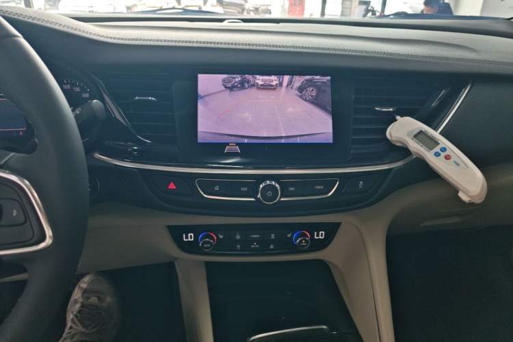 Used Buick Regal 2020 552T Elite Edition Audio And AC Panel