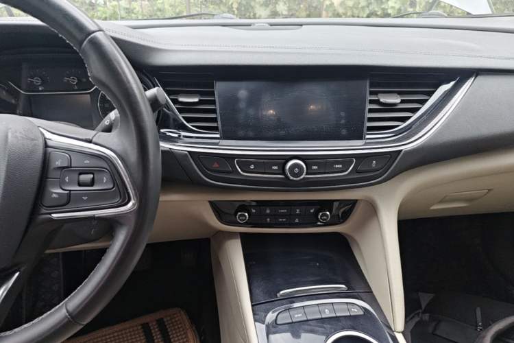 Used Buick Regal 2020 552T Elite Edition Audio And AC Panel
