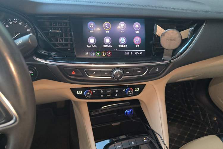 Used Buick Regal 2020 552T Elite Edition Audio And AC Panel