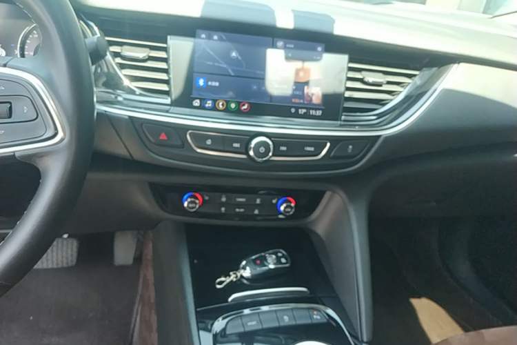 Used Buick Regal 2020 552T Luxury Version Audio And AC Panel