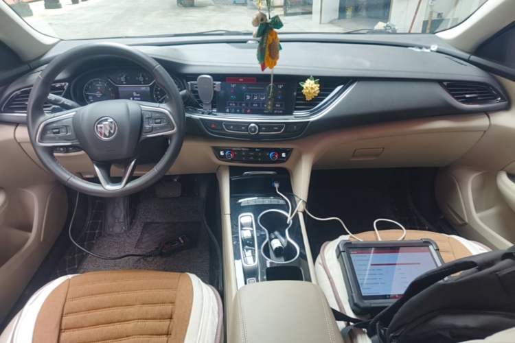 Used Buick Regal 2020 552T Elite Edition Center Console