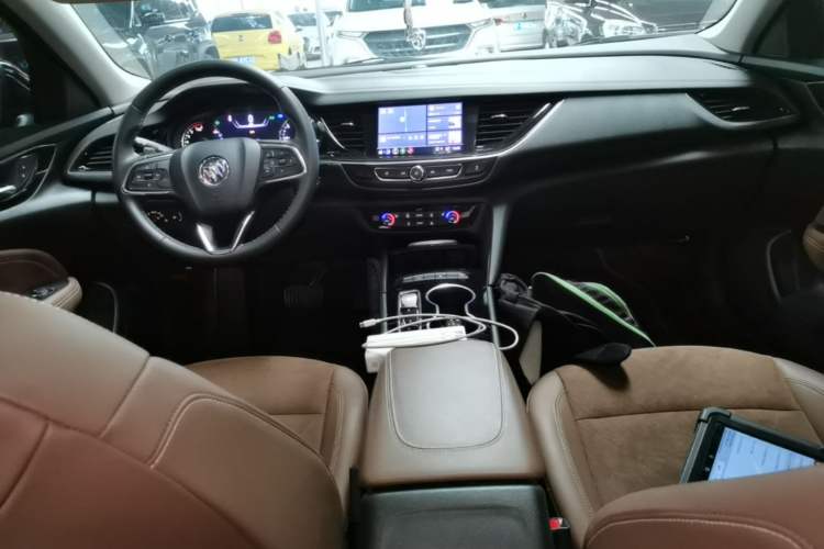 Used Buick Regal 2020 552T Luxury Version Center Console