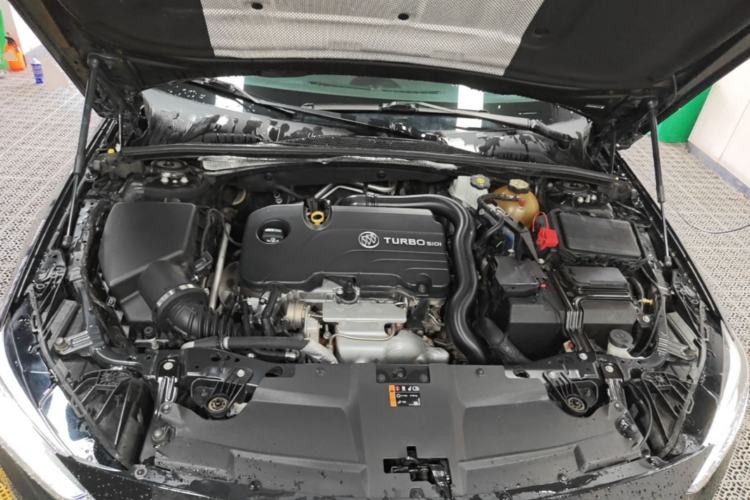 Used Buick Regal 2020 552T Luxury Version Engine Bay