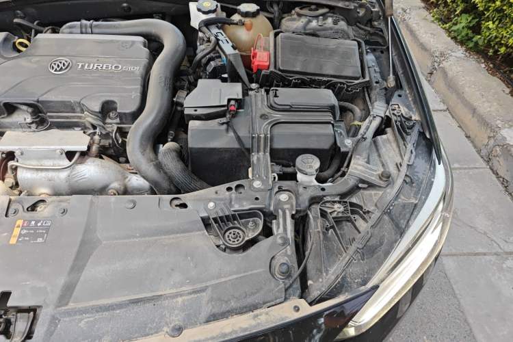Used Buick Regal 2020 552T Luxury Version Engine Bay Left