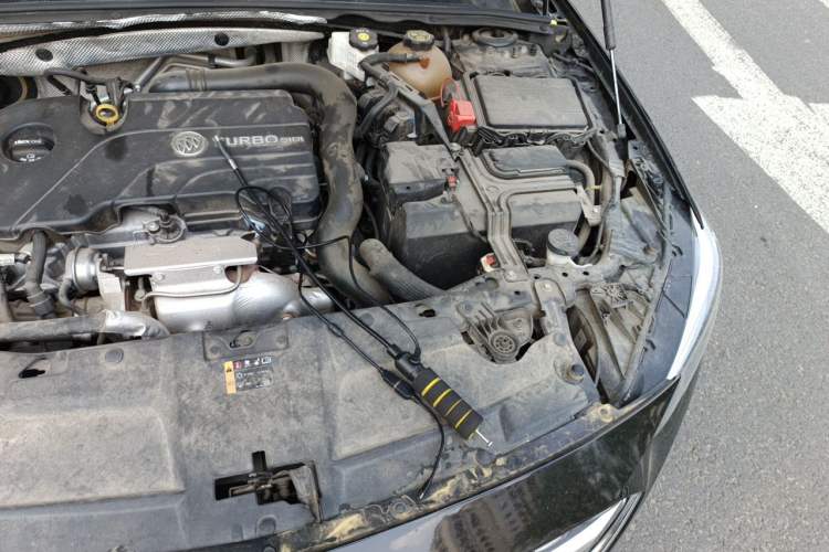 Used Buick Regal 2020 552T Luxury Version Engine Bay Left