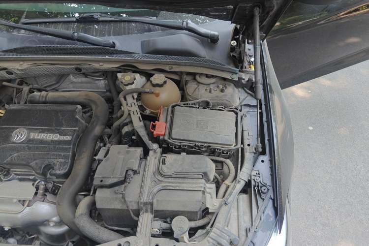 Used Buick Regal 2020 552T Luxury Version Engine Bay Left