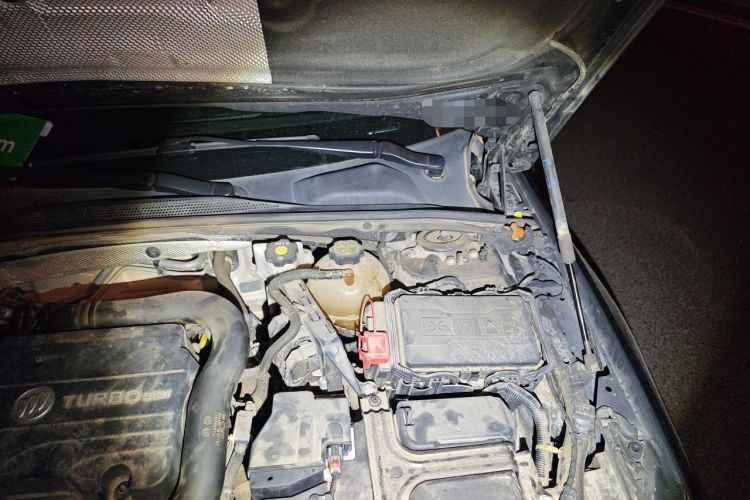 Used Buick Regal 2020 552T Luxury Version Engine Bay Left