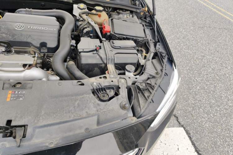 Used Buick Regal 2020 552T Elite Edition Engine Bay Left