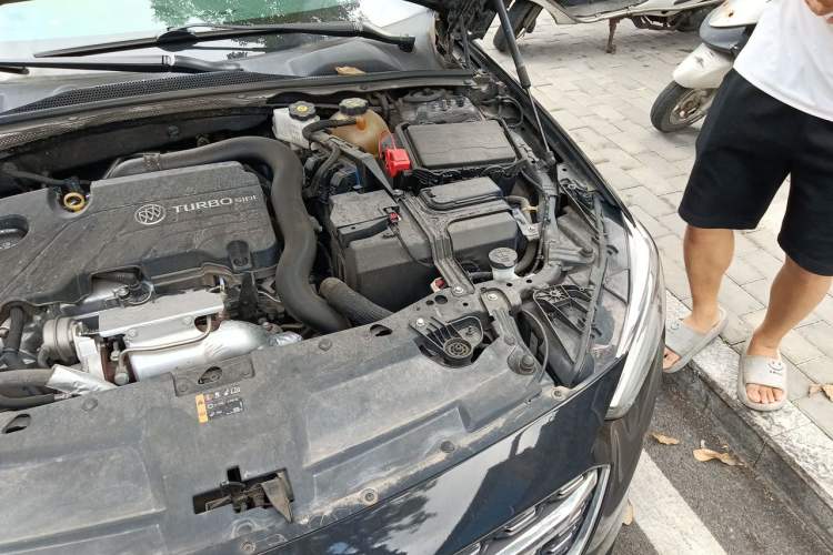 Used Buick Regal 2020 552T Elite Edition Engine Bay Left