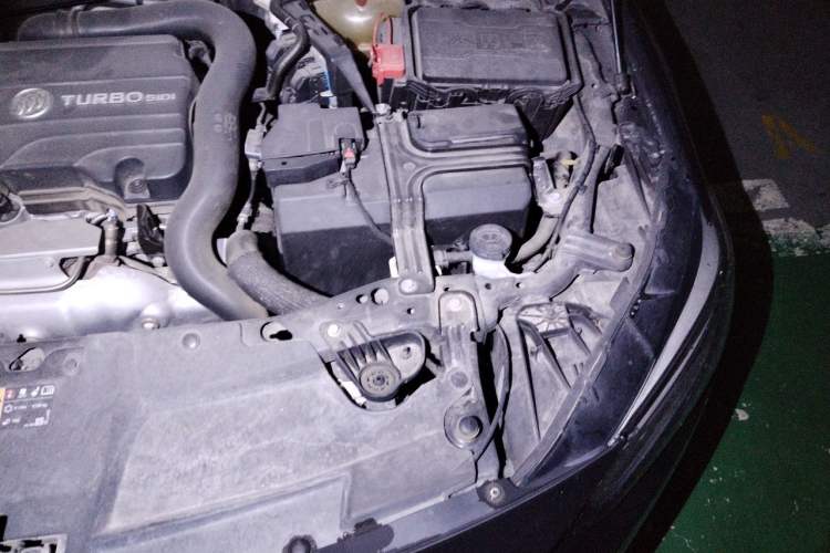 Used Buick Regal 2020 552T Luxury Version Engine Bay Left