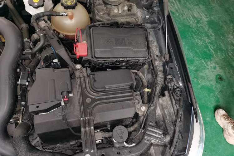 Used Buick Regal 2020 552T Luxury Version Engine Bay Left
