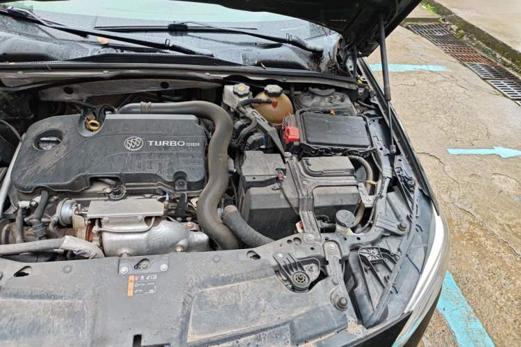 Used Buick Regal 2020 552T Luxury Version Engine Bay Left