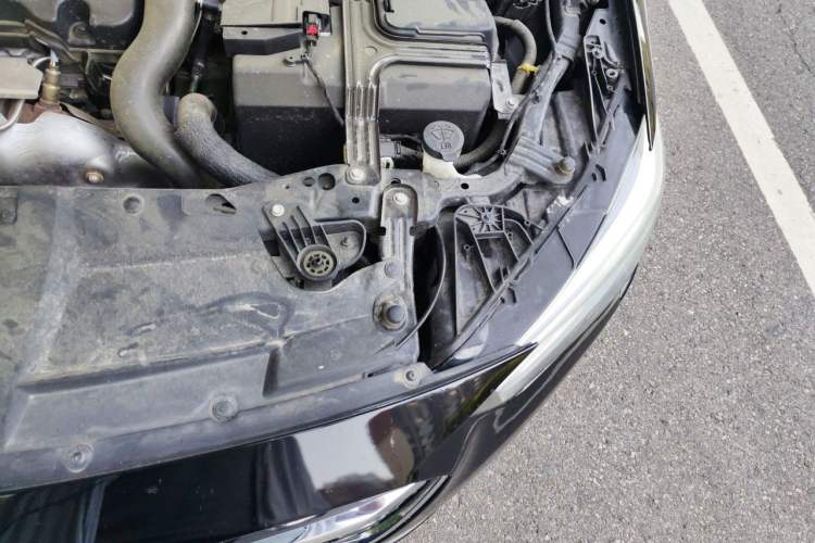 Used Buick Regal 2020 552T Elite Edition Engine Bay Left