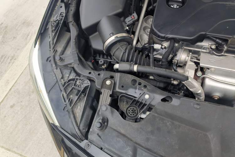 Used Buick Regal 2020 552T Elite Edition Engine Bay Right