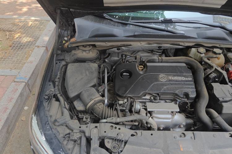 Used Buick Regal 2020 552T Luxury Version Engine Bay Right