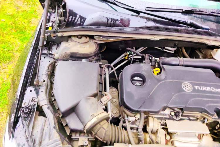 Used Buick Regal 2020 552T Elite Edition Engine Bay Right
