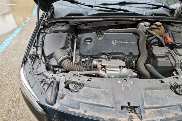 Used Buick Regal 2020 552T Luxury Version Engine Bay Right