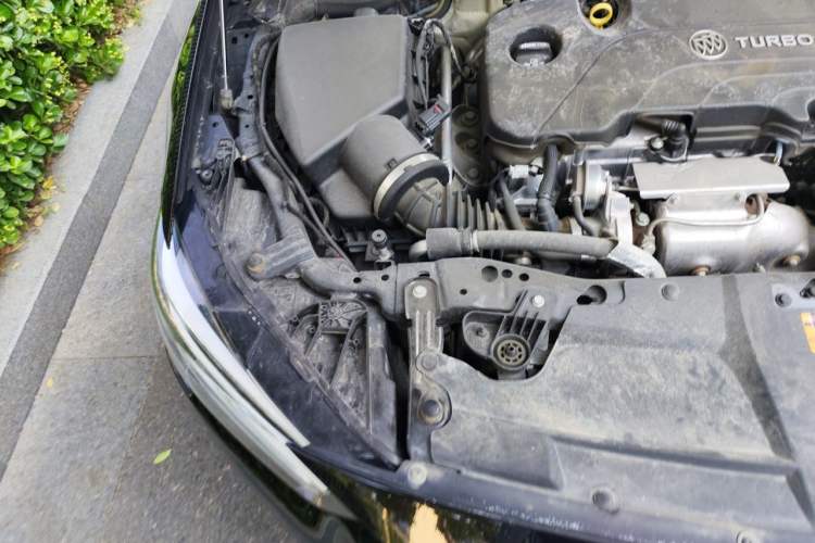 Used Buick Regal 2020 552T Elite Edition Engine Bay Right