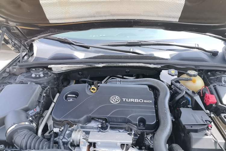 Used Buick Regal 2020 552T Elite Edition Engine Bay