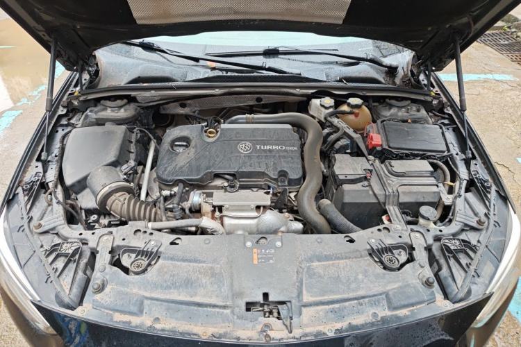 Used Buick Regal 2020 552T Luxury Version Engine Bay
