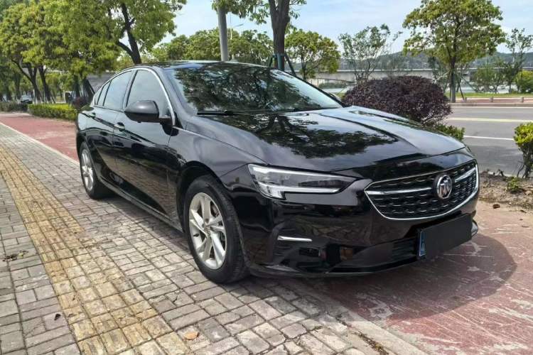 Used Buick Regal 2020 552T Elite Edition Front Right 45 Deg