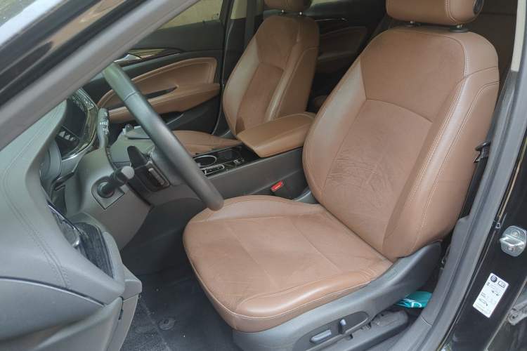 Used Buick Regal 2020 552T Luxury Version Left Front Seat