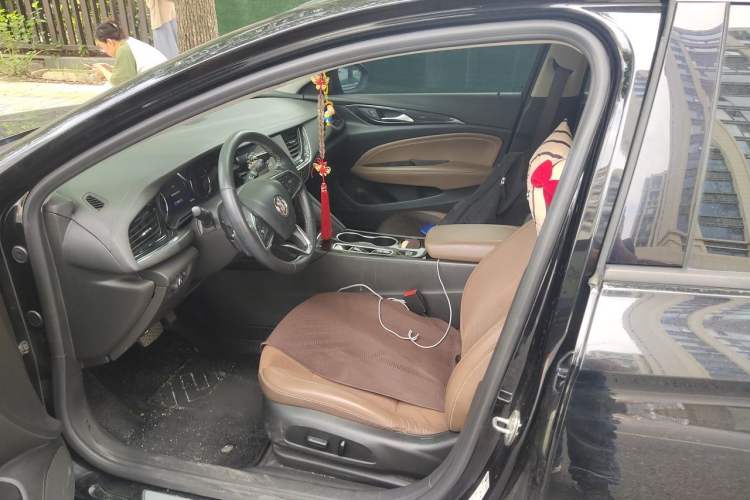 Used Buick Regal 2020 552T Luxury Version Left Front Seat