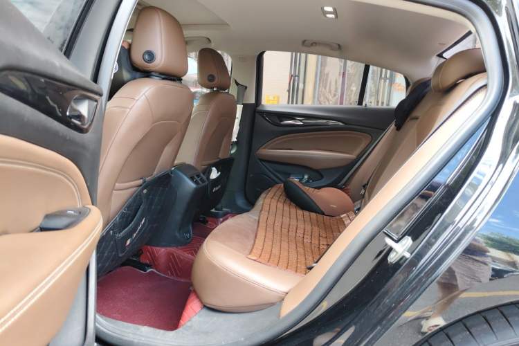 Used Buick Regal 2020 552T Luxury Version Left Rear Seat