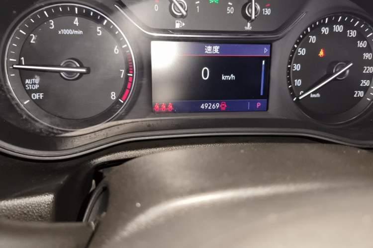 Used Buick Regal 2020 552T Elite Edition Odometer Close Up