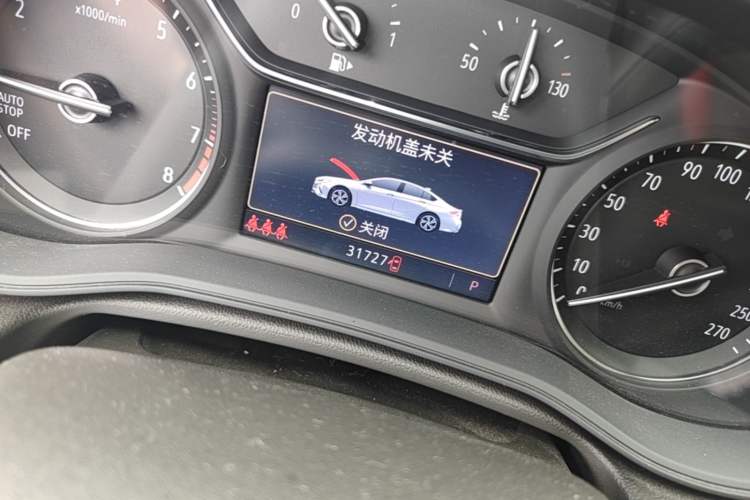 Used Buick Regal 2020 552T Elite Edition Odometer Close Up