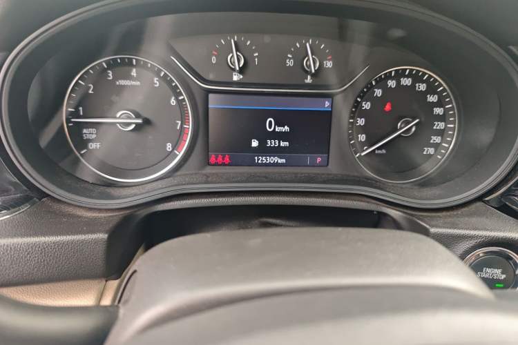 Used Buick Regal 2020 552T Elite Edition Odometer Close Up