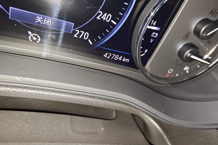 Used Buick Regal 2020 552T Elite Edition Odometer Close Up