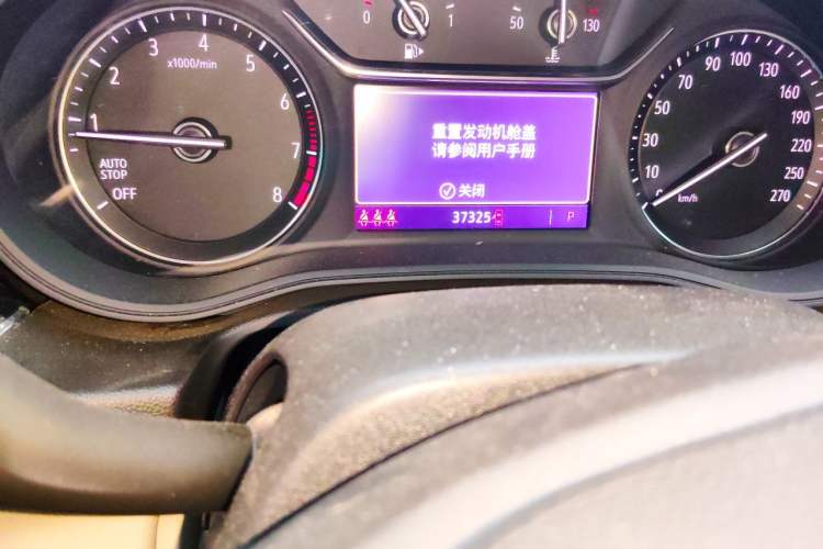 Used Buick Regal 2020 552T Elite Edition Odometer Close Up