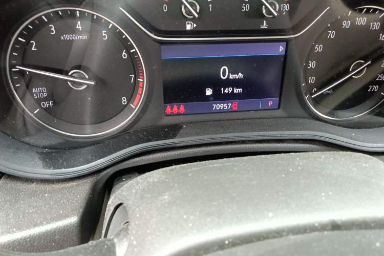 Used Buick Regal 2020 552T Elite Edition Odometer Close Up