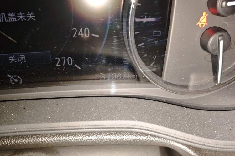 Used Buick Regal 2020 552T Luxury Version Odometer Close Up