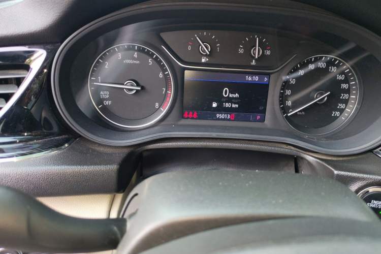 Used Buick Regal 2020 552T Elite Edition Odometer Close Up