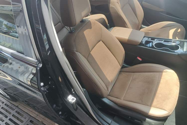 Used Buick Regal 2020 552T Luxury Version Right Front Seat