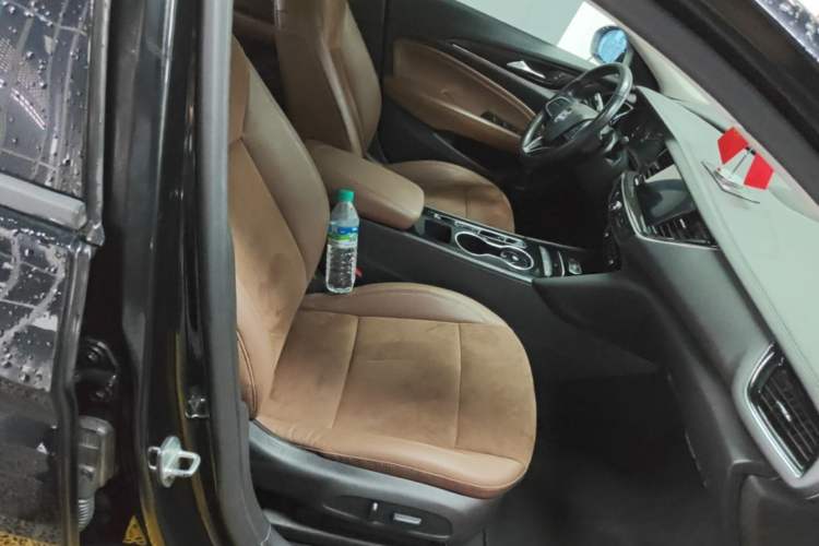 Used Buick Regal 2020 552T Luxury Version Right Front Seat