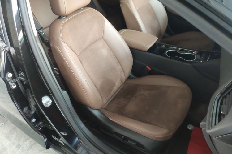 Used Buick Regal 2020 552T Luxury Version Right Front Seat