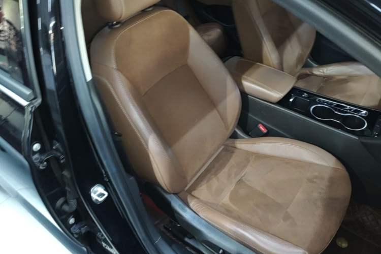 Used Buick Regal 2020 552T Luxury Version Right Front Seat