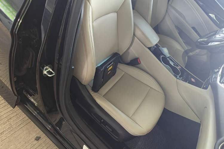 Used Buick Regal 2020 552T Elite Edition Right Front Seat