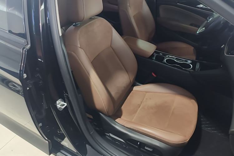 Used Buick Regal 2020 552T Luxury Version Right Front Seat
